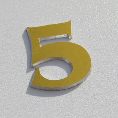 číslo na dveře – zlaté 5